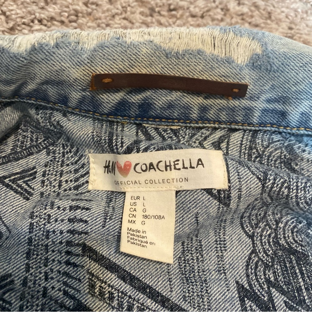 Distressed H&M 2016 Coachella jean jacket - Picture 6 of 9